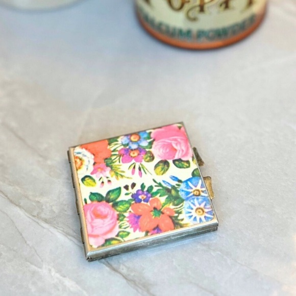 Vintage Compact Makeup Mirror / Floral Square Pocket Mini Mirror - Picture 7 of 7